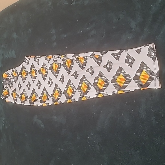 Fancy pants Pants - FANCY PANTS NWT OSFA Chic Geometric Print Legging